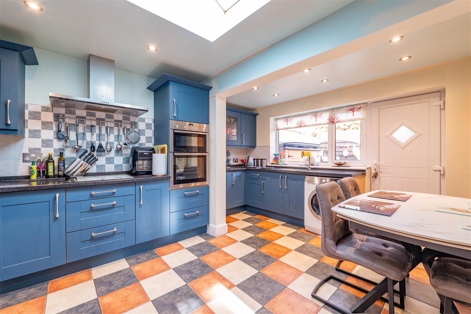 3 bed property in Woodside Grove, Blackburn